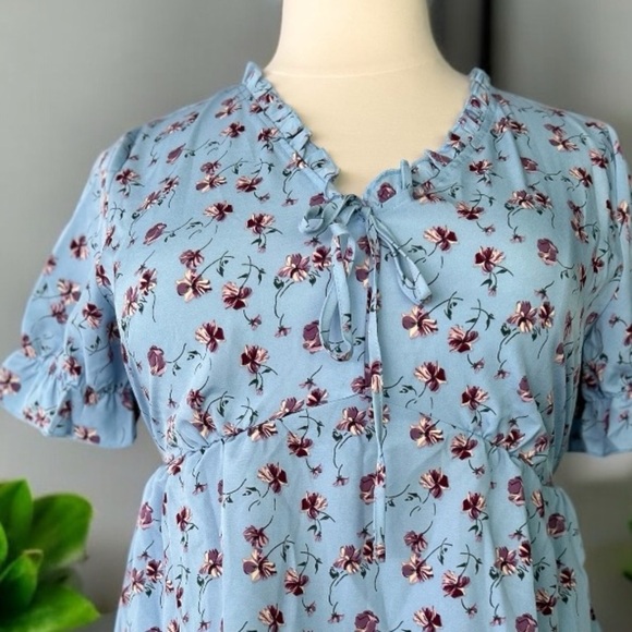 NWT!Blue floral, ruffle, V-neck tie, elastic waist, top size 12 or large - Picture 4 of 6